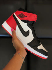 Air Jordan Tricolor: Tênis Feminino e Masculino Confortável para Caminhada na Cor Preto, Branco e Vermelho - Asah Store