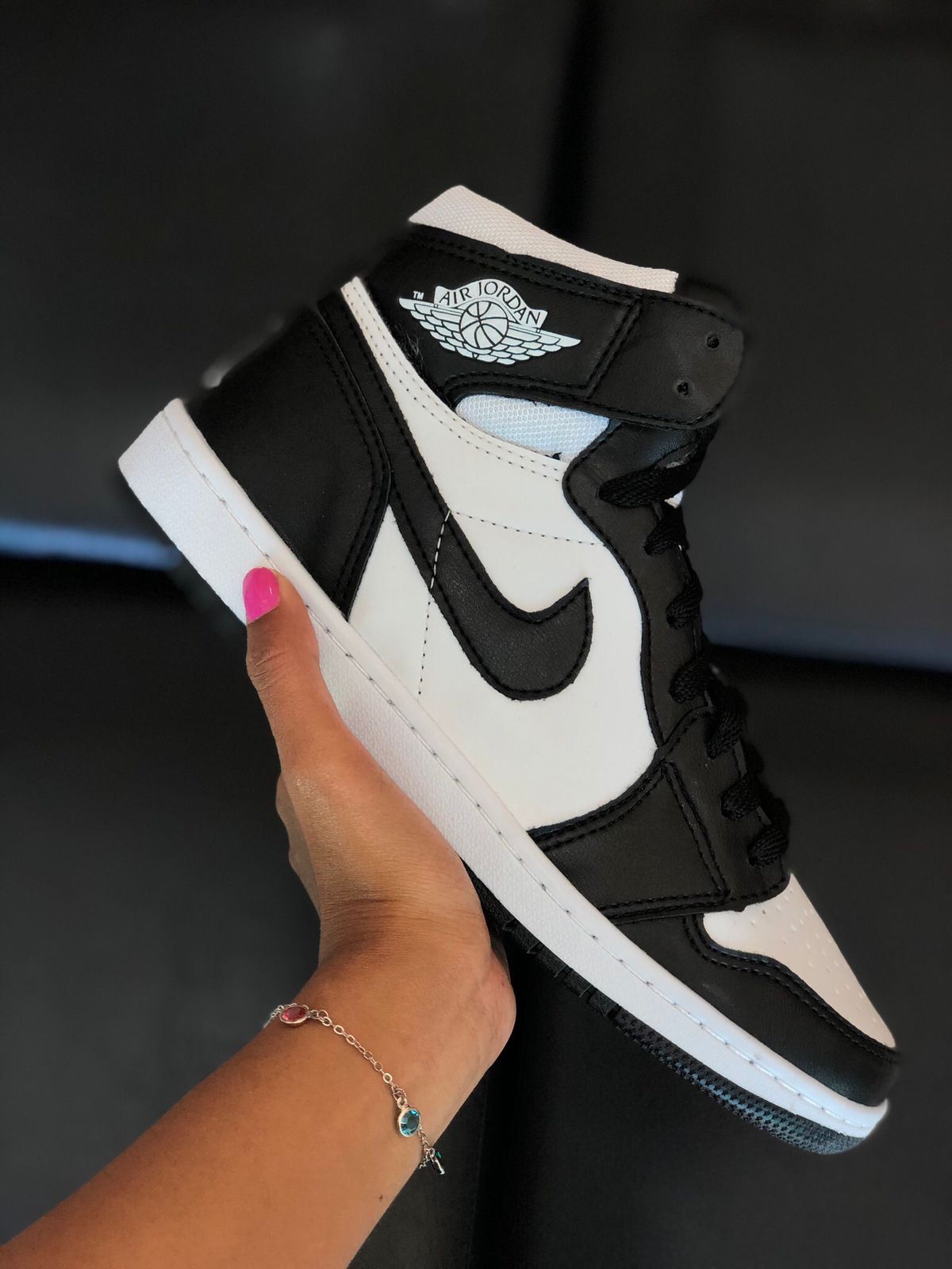 Tênis Feminino e Masculino Confortável para Caminhada na Cor Preto e Branco Air Jordan High OG Panda