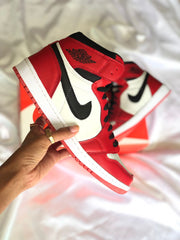 Air Jordan  High Chicago: Tênis Feminino e Masculino Confortável para Caminhada na Cor Vermelho - Asah Store