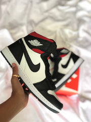Tênis Feminino e Masculino Confortável para Caminhada na Cor Preto, Branco e Vermelho Air Jordan 1 High NRG - Asah Store