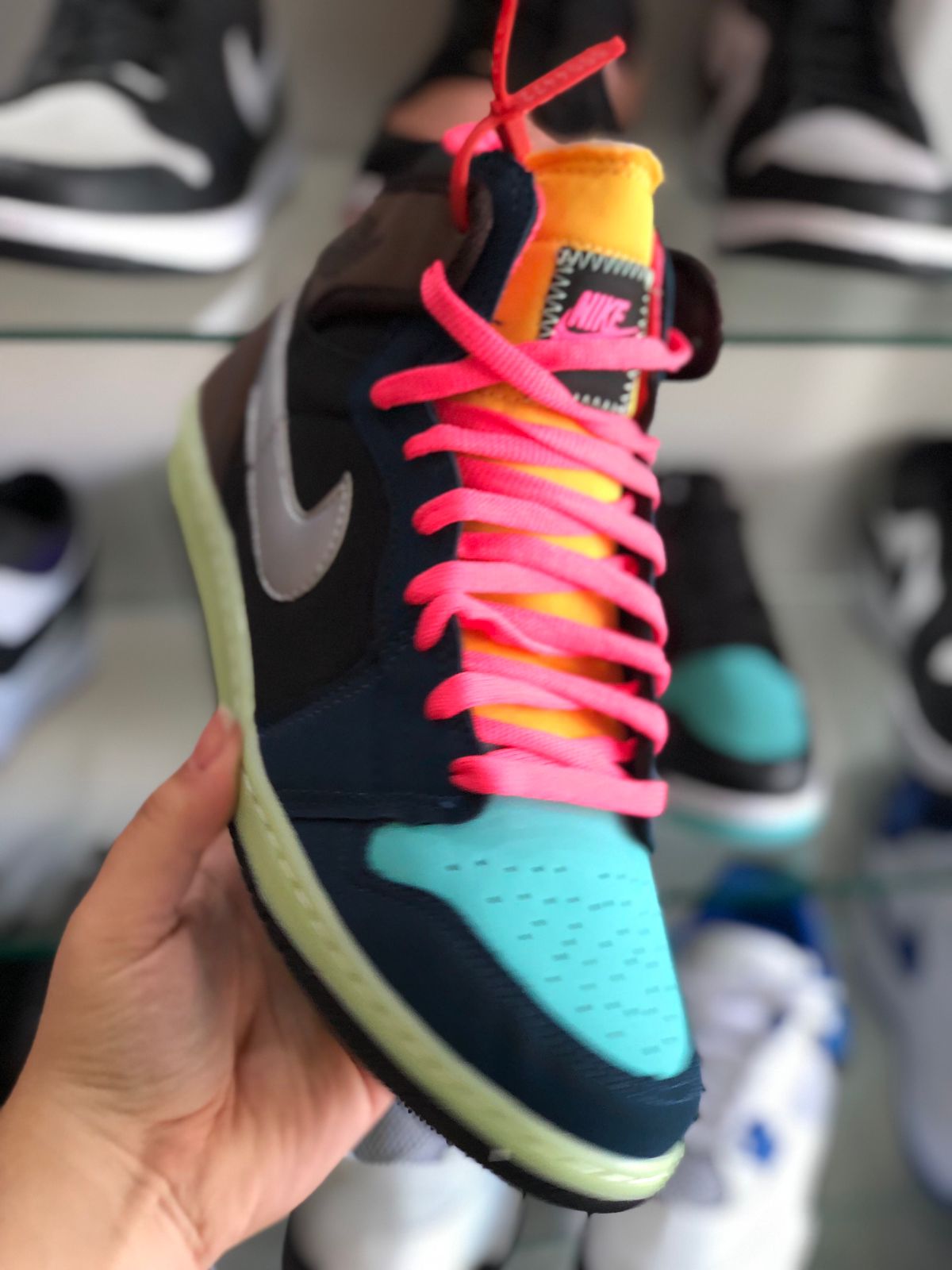 Tênis Feminino e Masculino Confortável para Caminhada na Cor Azul, Marrom e Preto Air Jordan High Tokyo Bio Hack - Asah Store